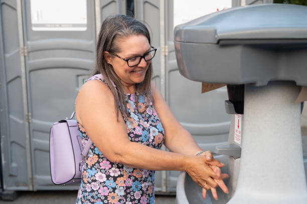 Best Luxury portable toilet rental  in Kalona, IA